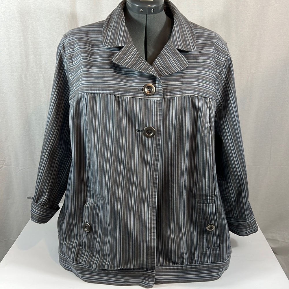 CJ Banks Plus Sz 3X Womens Gray Striped Stretch 2-button Jacket.  2/3 sleeve